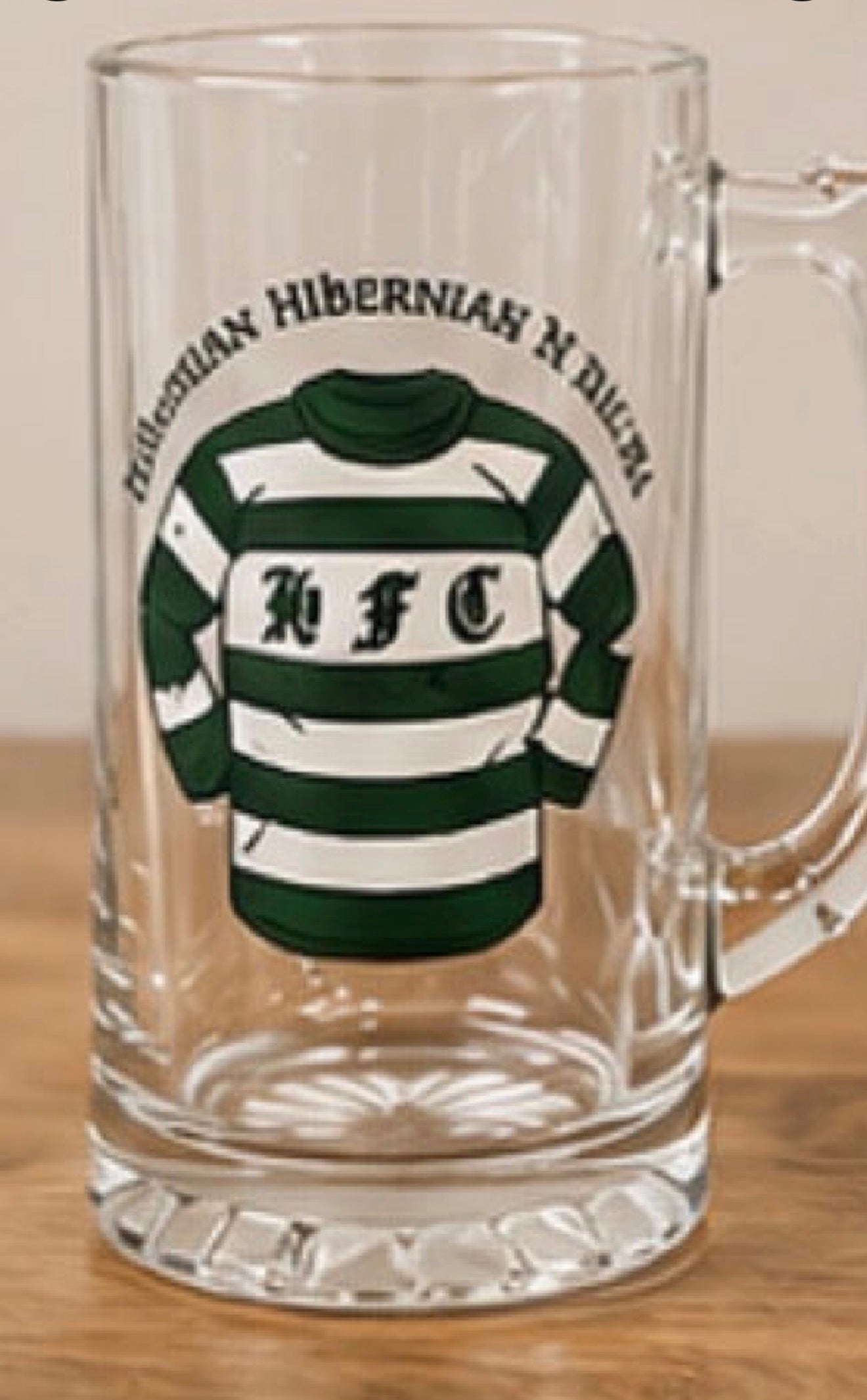Football Crest Glass Tankard – Personalised Beer Mug | Hibs, Hearts, Celtic, Liverpool, Man United & Scotland Designs | Gift Boxed